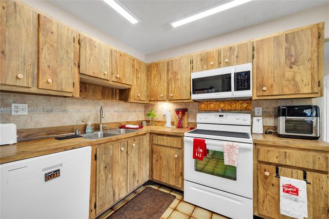 1191 NW 77th Ave, Plantation, FL 33322