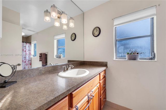 1191 NW 77th Ave, Plantation, FL 33322