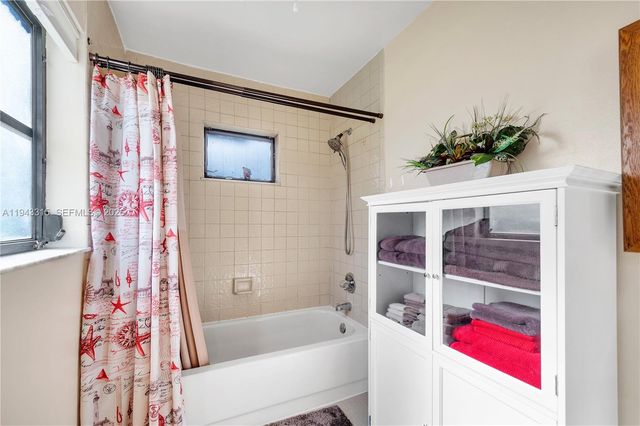 1191 NW 77th Ave, Plantation, FL 33322