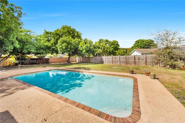 1191 NW 77th Ave, Plantation, FL 33322