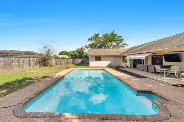 1191 NW 77th Ave, Plantation, FL 33322