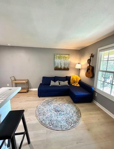 2302 E Side DR 30, Austin, TX 78704