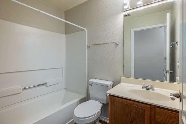 5717 Malarkey RD, Del Valle, TX 78617