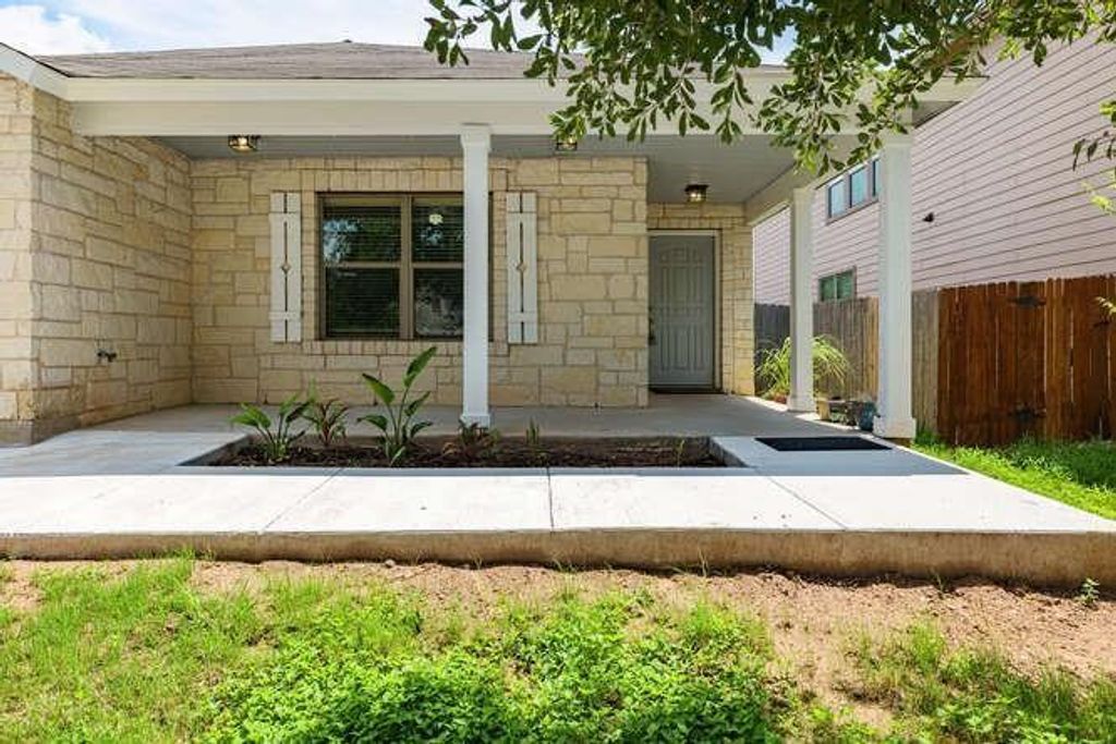 5717 Malarkey RD, Del Valle, TX 78617