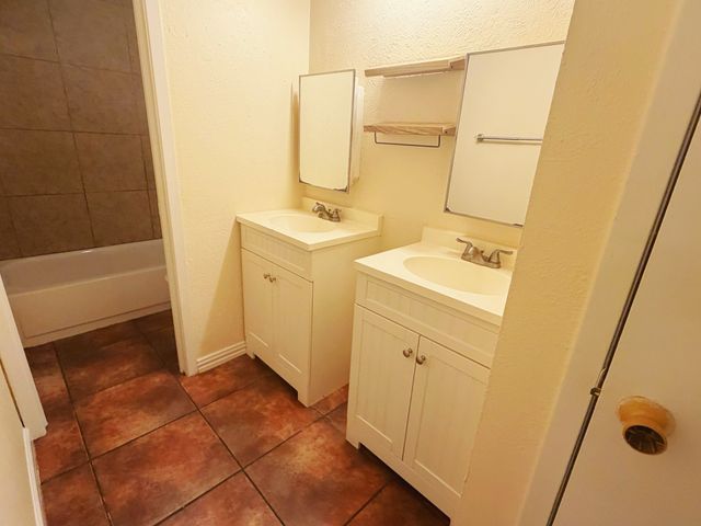 1344 N Cooper Street, Arlington, TX 76011