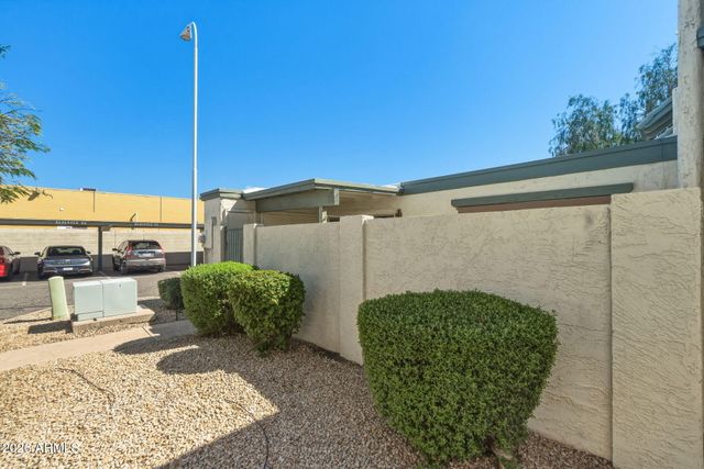 9024 N 51st Lane, Glendale, AZ 85302