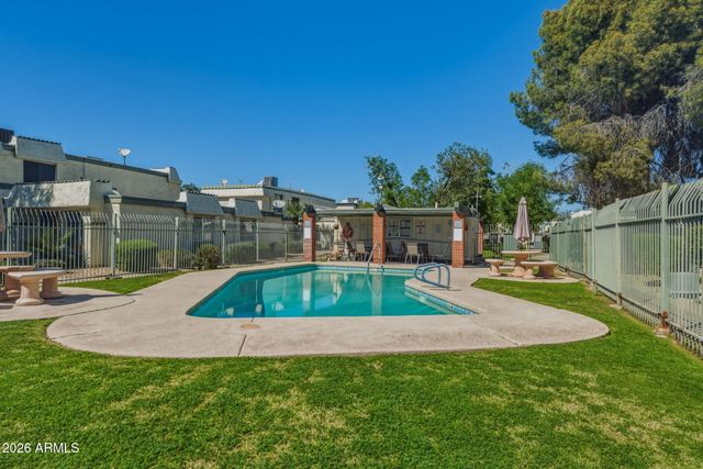 9024 N 51st Lane, Glendale, AZ 85302