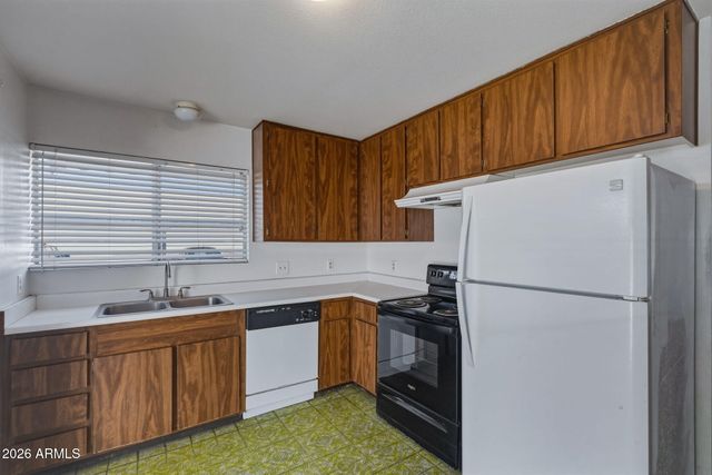 9024 N 51st Lane, Glendale, AZ 85302