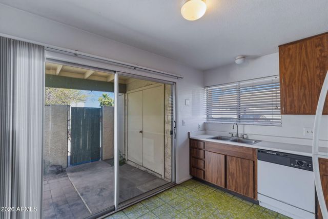 9024 N 51st Lane, Glendale, AZ 85302