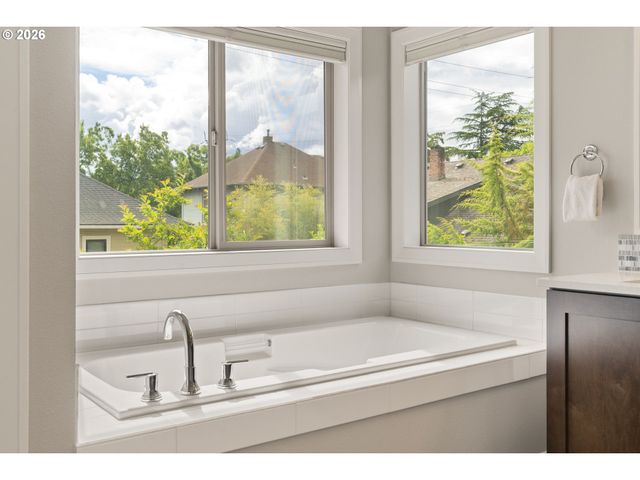 4626 Ne Rodney Ave, Portland, OR 97211