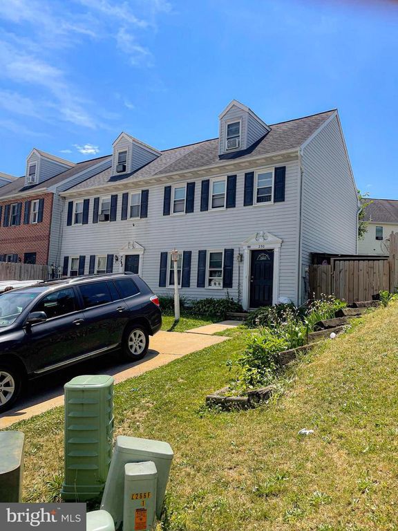 250 HEATHERWOOD DR, Ephrata, PA 17522