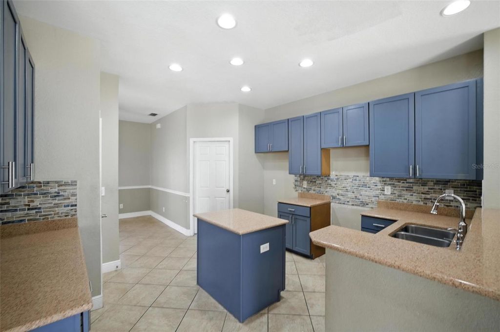 Image 11 of property listing at 9010 GLADIOLUS PRESERVE CIRCLE, Fort Myers, FL 33908