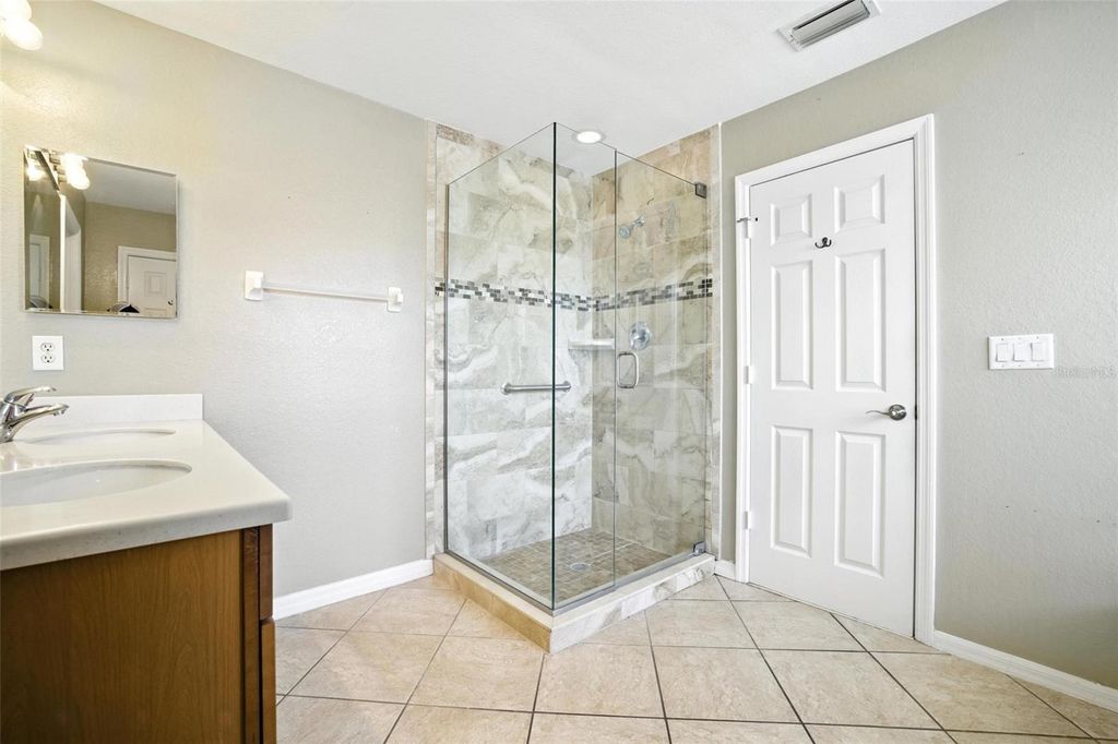 Image 17 of property listing at 9010 GLADIOLUS PRESERVE CIRCLE, Fort Myers, FL 33908