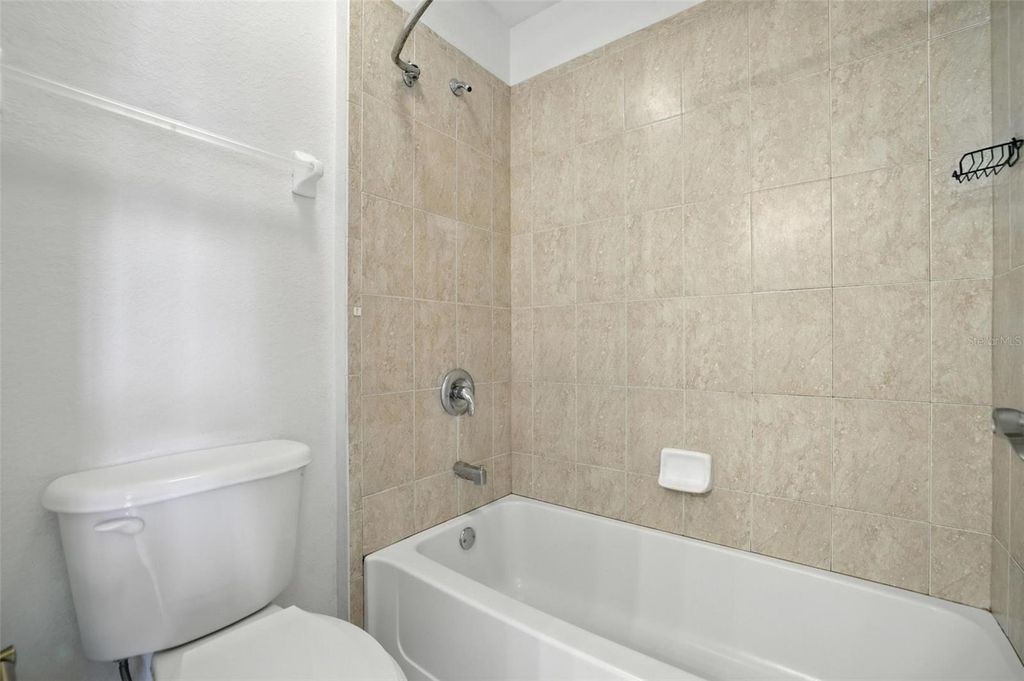 Image 22 of property listing at 9010 GLADIOLUS PRESERVE CIRCLE, Fort Myers, FL 33908