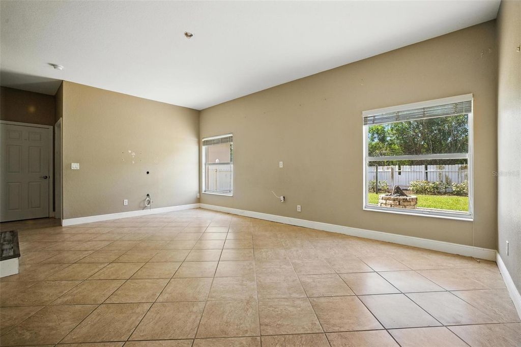 Image 6 of property listing at 9010 GLADIOLUS PRESERVE CIRCLE, Fort Myers, FL 33908