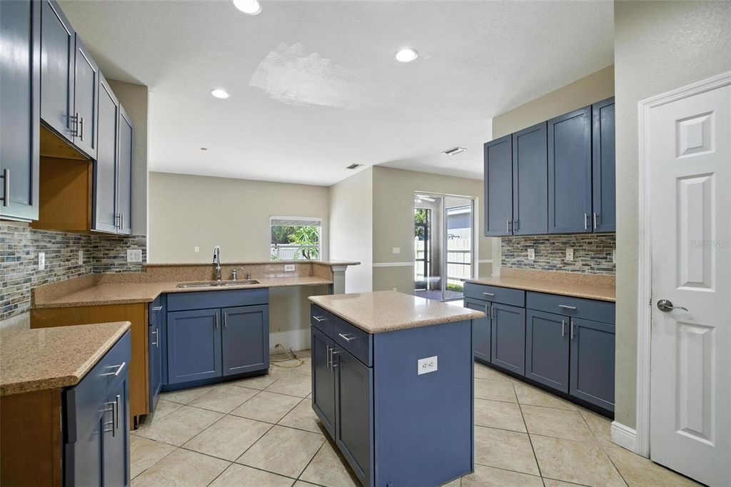 Image 10 of property listing at 9010 GLADIOLUS PRESERVE CIRCLE, Fort Myers, FL 33908