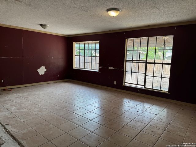 222 Kerry Brook, Converse, TX 78109
