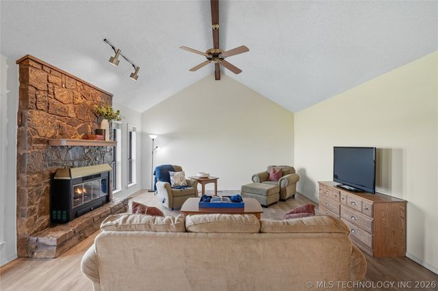 13542 N 155th East Avenue, Collinsville, OK 74021