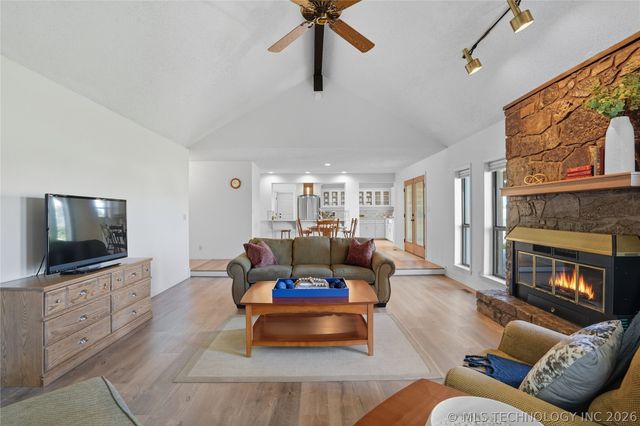 13542 N 155th East Avenue, Collinsville, OK 74021