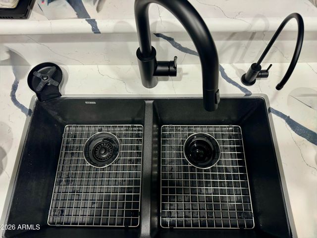 2863 E Pinchot Avenue, Phoenix, AZ 85016