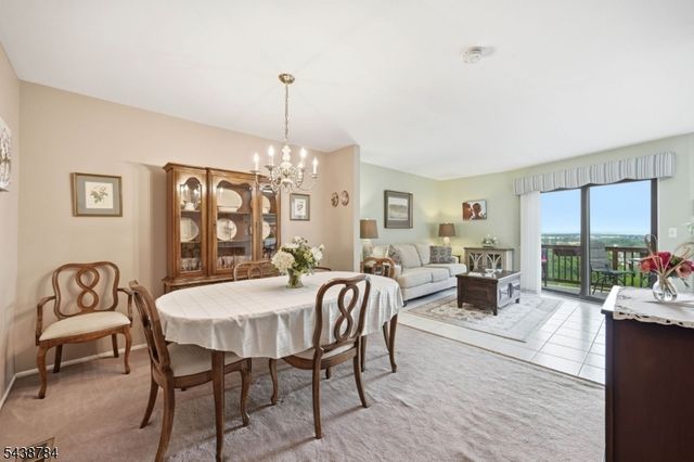 88 Metro Vista Dr, Hawthorne Boro, NJ 07506