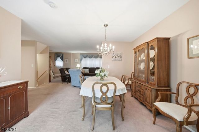 88 Metro Vista Dr, Hawthorne Boro, NJ 07506