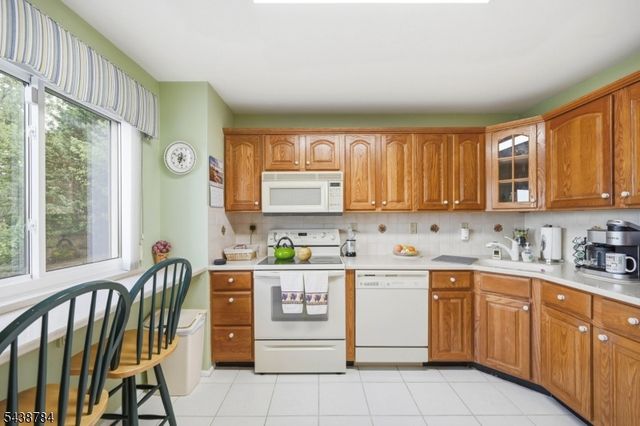88 Metro Vista Dr, Hawthorne Boro, NJ 07506