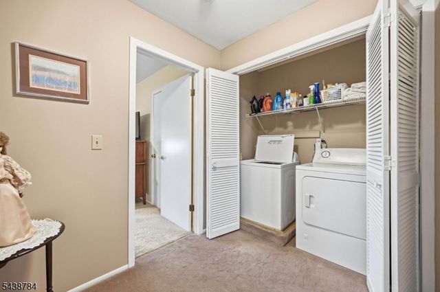 88 Metro Vista Dr, Hawthorne Boro, NJ 07506