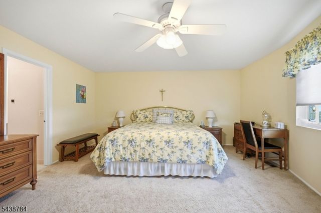 88 Metro Vista Dr, Hawthorne Boro, NJ 07506