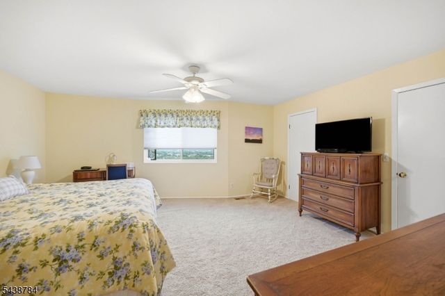 88 Metro Vista Dr, Hawthorne Boro, NJ 07506