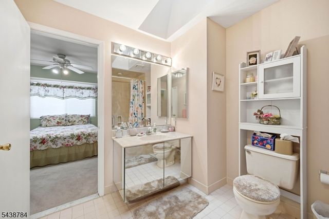 88 Metro Vista Dr, Hawthorne Boro, NJ 07506