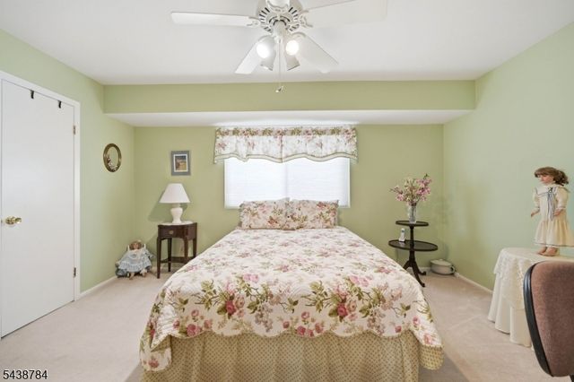 88 Metro Vista Dr, Hawthorne Boro, NJ 07506