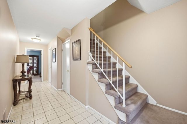 88 Metro Vista Dr, Hawthorne Boro, NJ 07506