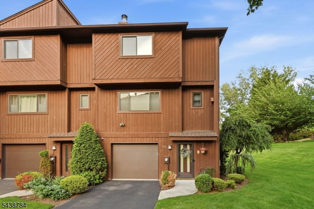 88 Metro Vista Dr, Hawthorne Boro, NJ 07506