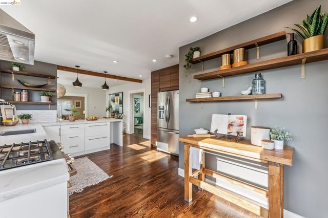 2832 Monticello Ave, Oakland, CA 94619