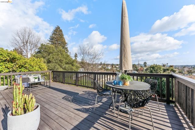 2832 Monticello Ave, Oakland, CA 94619