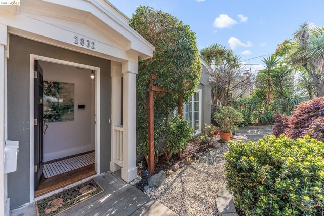 2832 Monticello Ave, Oakland, CA 94619