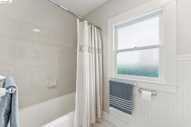 2832 Monticello Ave, Oakland, CA 94619