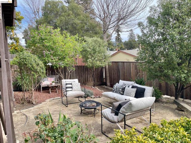 2832 Monticello Ave, Oakland, CA 94619