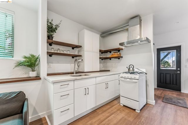 2832 Monticello Ave, Oakland, CA 94619