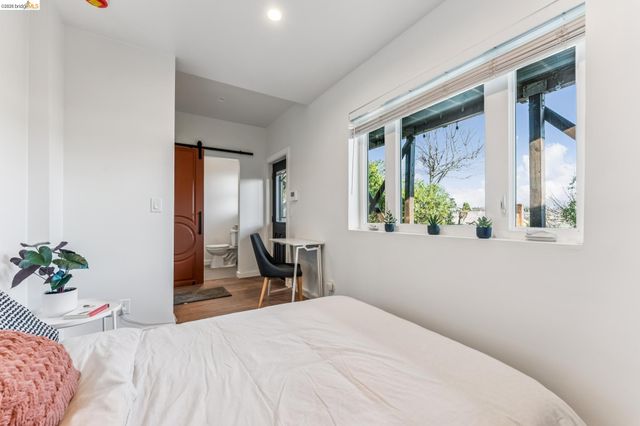 2832 Monticello Ave, Oakland, CA 94619