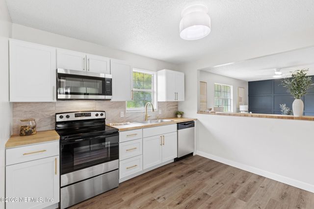 127 RAINBOW Drive, Florahome, FL 32140