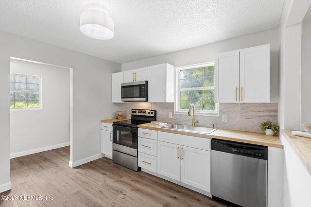 127 RAINBOW Drive, Florahome, FL 32140