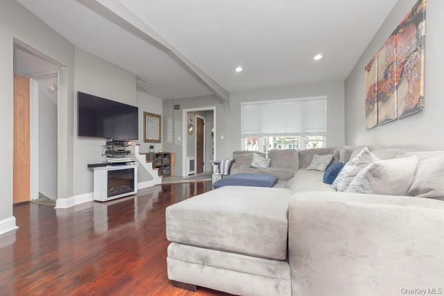1915 Fowler Avenue, Bronx, NY 10462