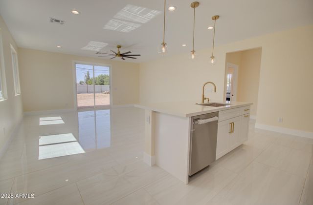 461 W Lindbergh Avenue, Coolidge, AZ 85128