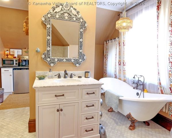 1580 Quarrier Street, Charleston, WV 25311