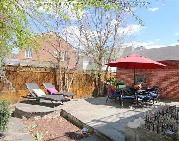 1580 Quarrier Street, Charleston, WV 25311