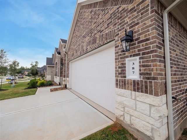 387 Westlake Terrace Drive, Conroe, TX 77304