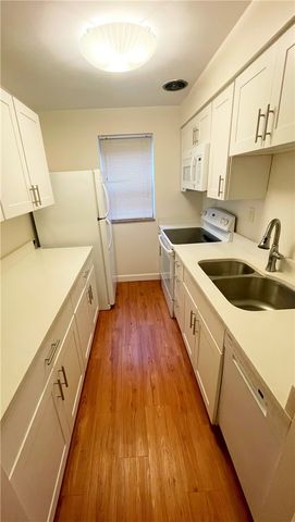 30 Cedar Blvd, Mt Lebanon, PA 15228