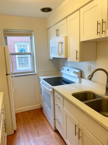 30 Cedar Blvd, Mt Lebanon, PA 15228